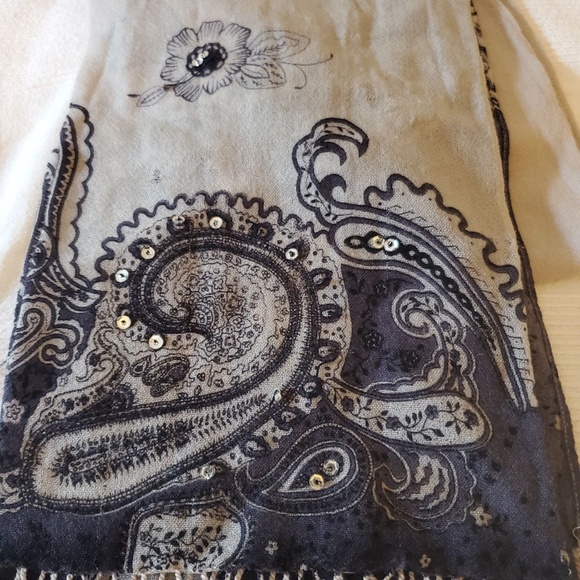 Grey Scarf with Paisley Graphics and Flower Print Graphics - Picture 4 of 6